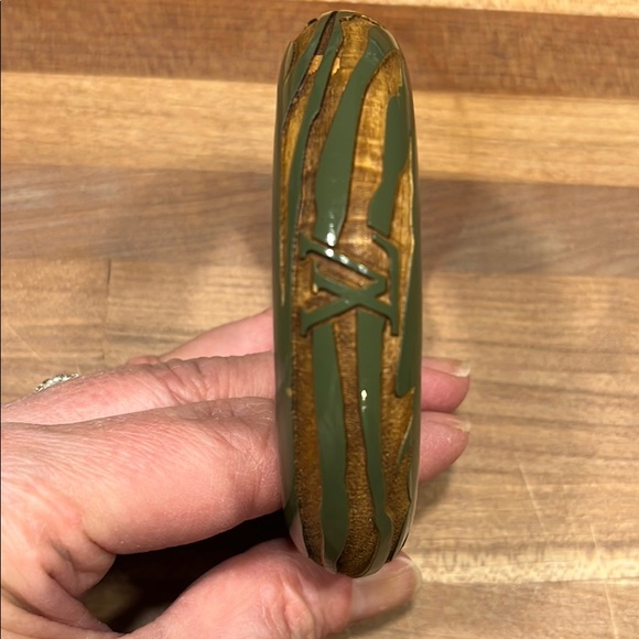 LOUIS VUITTON Graffiti Lacquered Wood Khaki Green - Picture 10 of 13